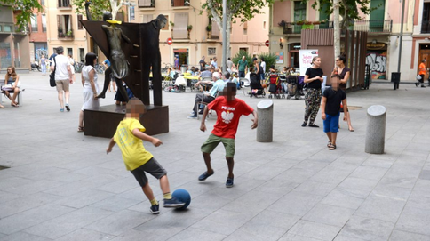 Children playing on the streets of Barcelona